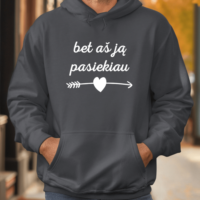 Unisex džemperis su spauda „Aš ją pasiekiau“ - Image 2