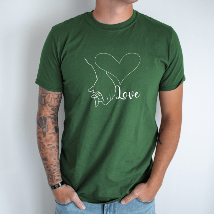 Unisex marškinėliai su spauda „Love rankos“ - Image 5