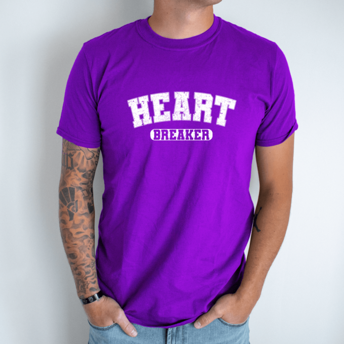 Unisex marškinėliai su spauda „Heart breaker“ - Image 6