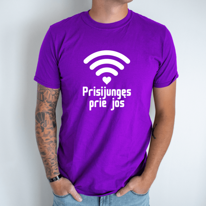 Unisex marškinėliai su spauda „Prisijungęs prie jos“ - Image 7
