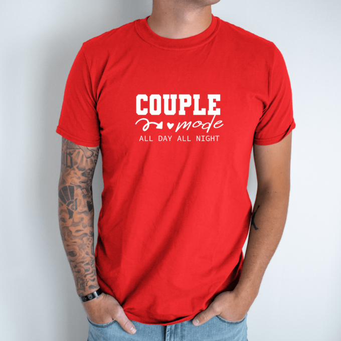 Unisex marškinėliai su spauda „Couple mode“ - Image 6