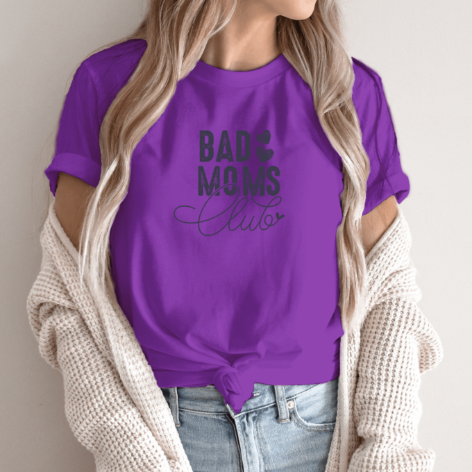 Unisex marškinėliai su spauda „Bad moms club“ - Image 4