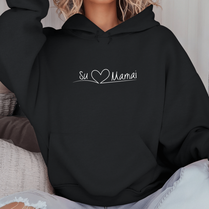 Unisex džemperis su spauda „Su širdele mamai“ - Image 5