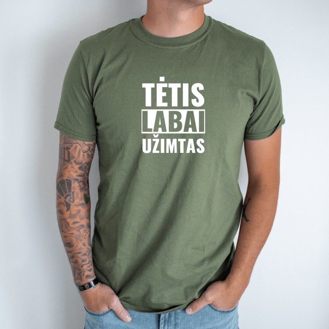 Unisex marškinėliai su spauda „Tėtis labai užimtas“ - Image 3