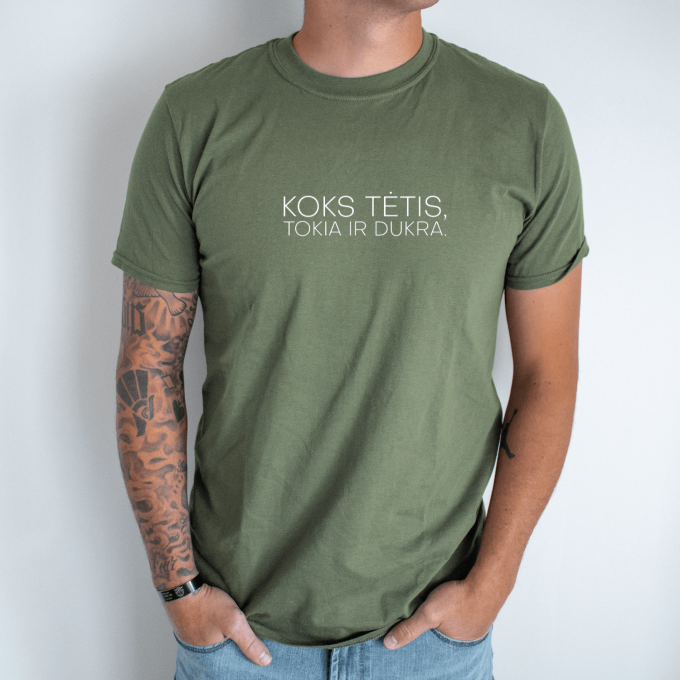 Unisex marškinėliai su spauda „Koks tėtis, tokia ir dukra“ - Image 2