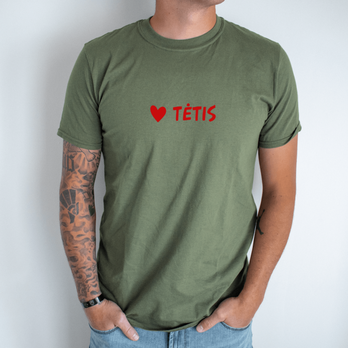 Unisex marškinėliai su spauda „Tėtis raudona širdelė“ - Image 2
