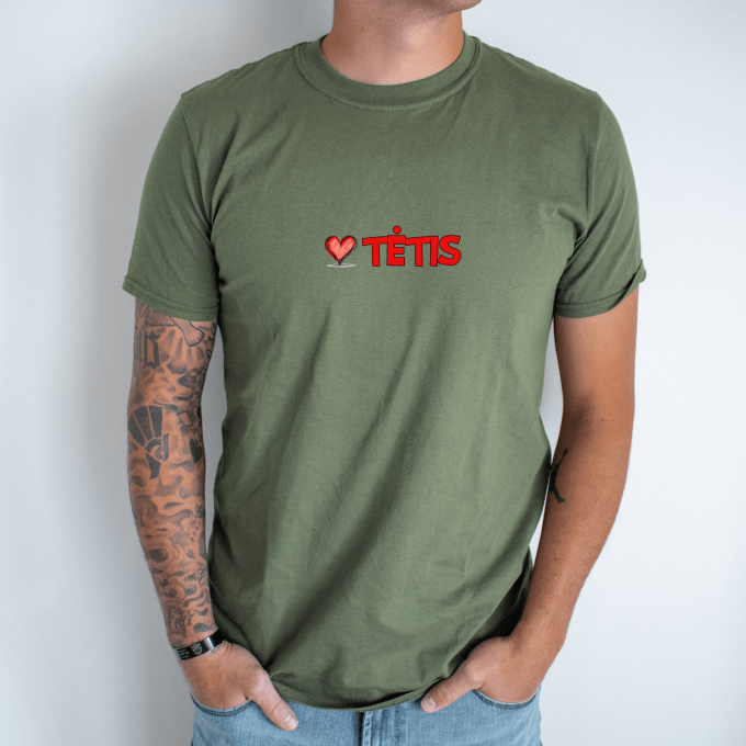 Unisex marškinėliai su spauda „Tėtis raudona širdutė“ - Image 2