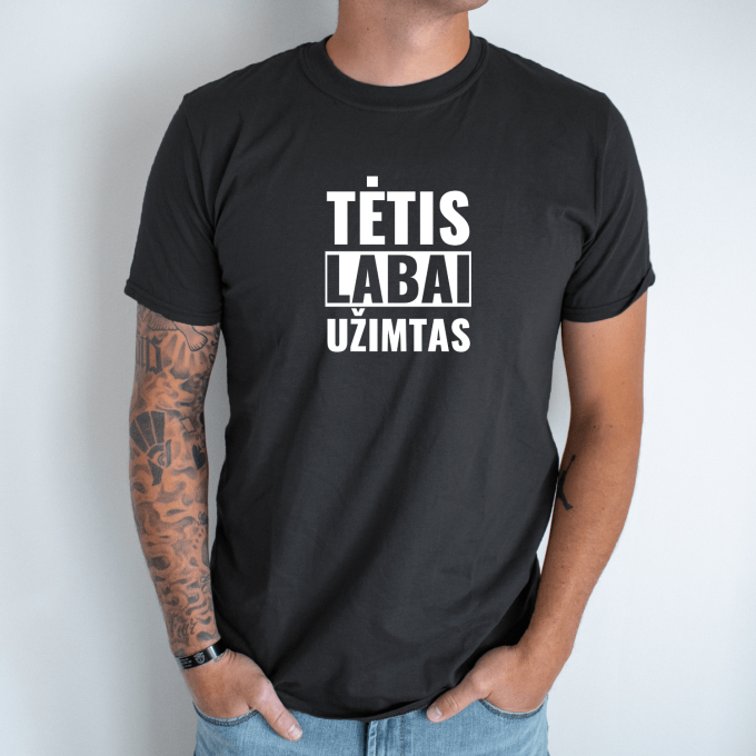 Unisex marškinėliai su spauda „Tėtis labai užimtas“