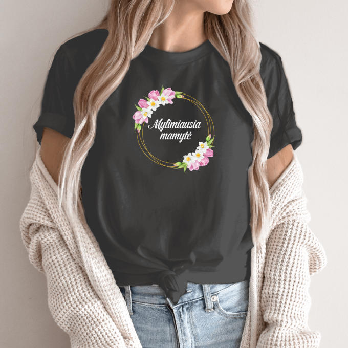 Unisex marškinėliai su spauda „Mylimiausia mamytė su tulpėm“ - Image 6