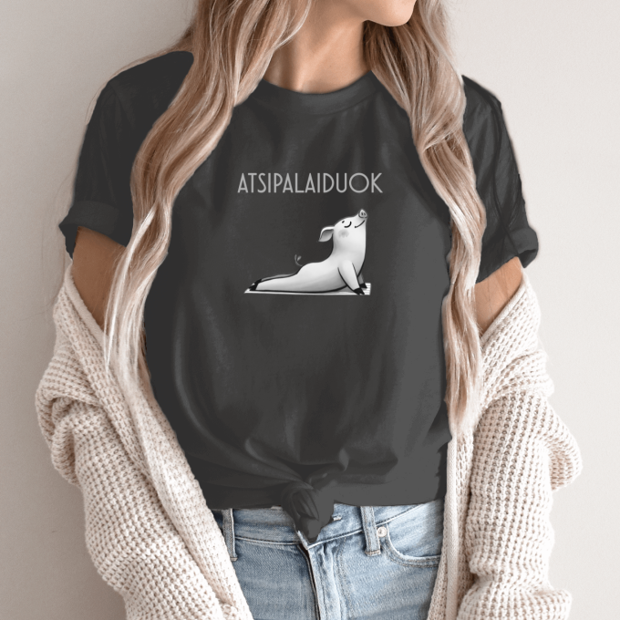 Unisex marškinėliai su spauda „Atsipalaiduojanti kiaulytė“ - Image 12