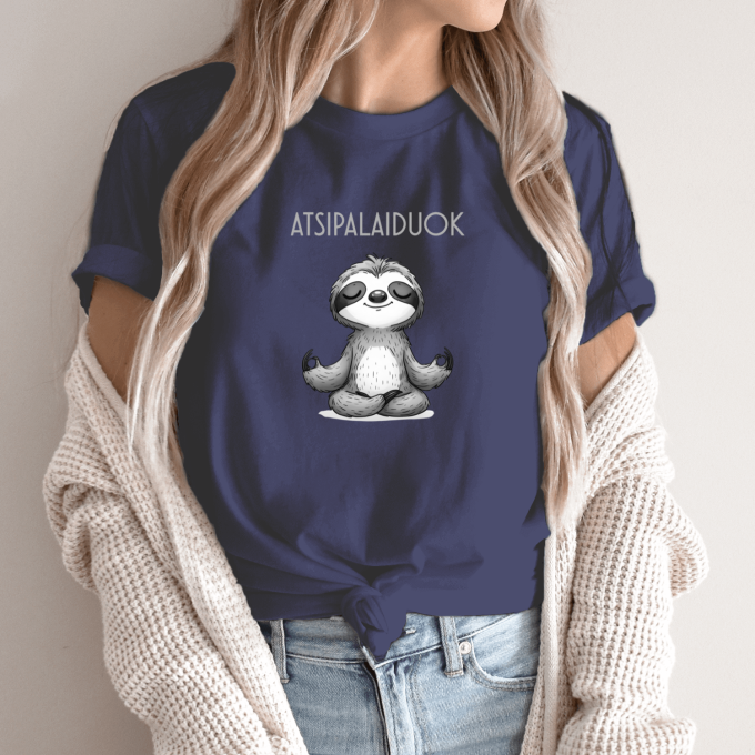 Unisex marškinėliai su spauda „Atsipalaidavęs tinginys“ - Image 2