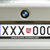 Numerių rėmelis „Pavedė šluota, pasiėmiau BMW“