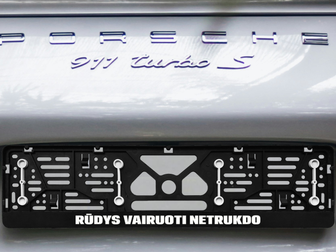 Numerių rėmelis su guminėmis tarpinėmis „Rūdys vairuoti netrukdo“