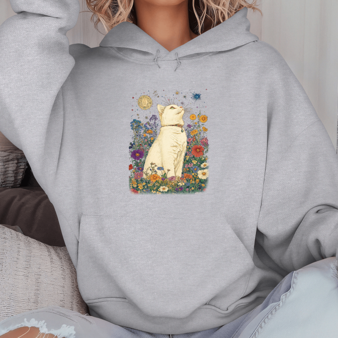 Unisex džemperis su spauda „Katė tarp gėlių“ - Image 2