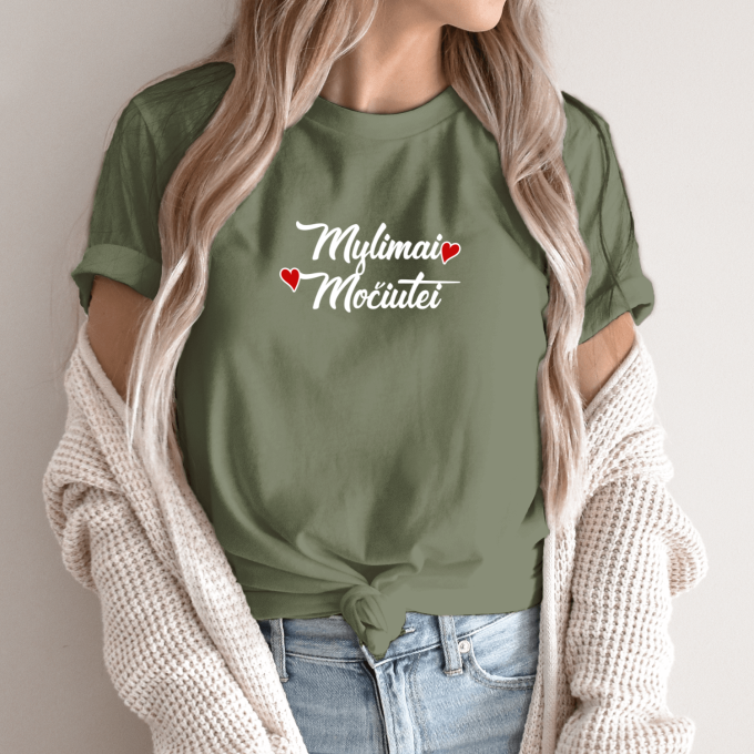 Unisex marškinėliai su spauda „Mylimai močiutei“ - Image 2