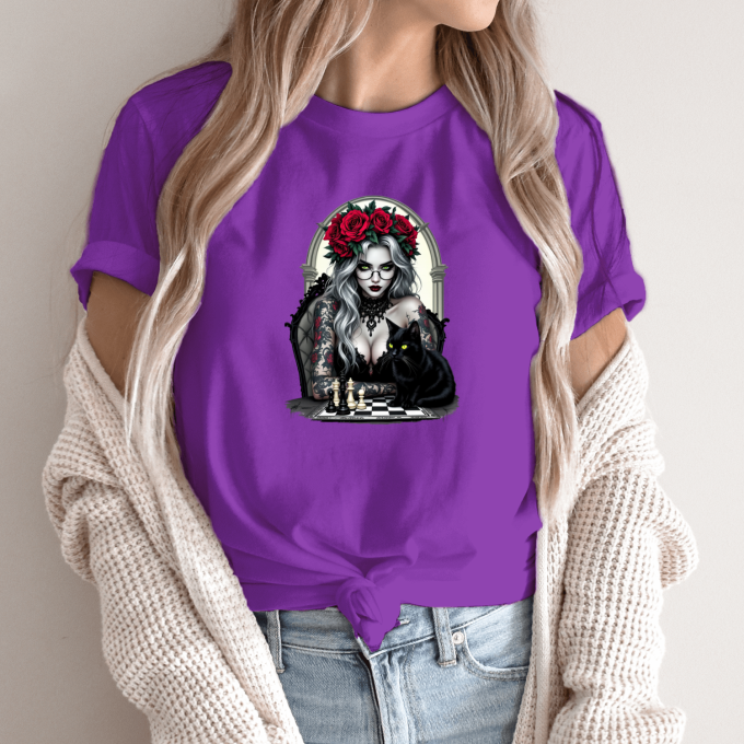 Unisex marškinėliai su spauda „Mistinė valdovė su kate“ - Image 5