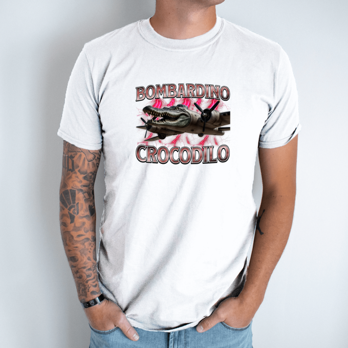 Unisex marškinėliai su spauda „Bombardino Crocodilo Raudonoji audra“