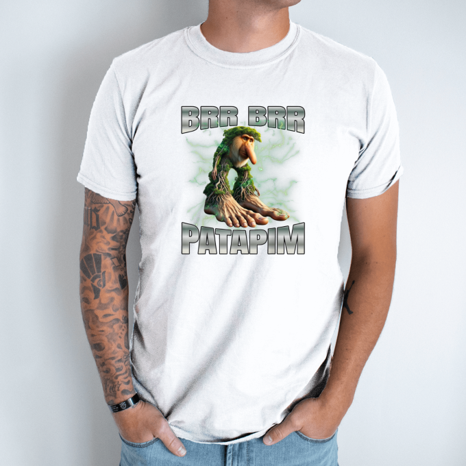 Unisex marškinėliai su spauda „Brr Brr Patapim žalias įkrovimas“ - Image 2