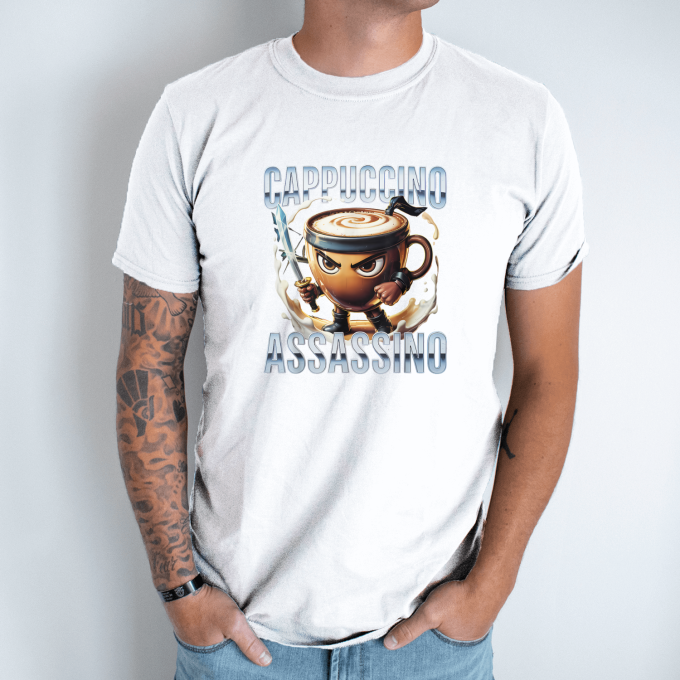 Unisex marškinėliai su spauda „Cappuccino Assassino Tikras Latte karys“ - Image 2