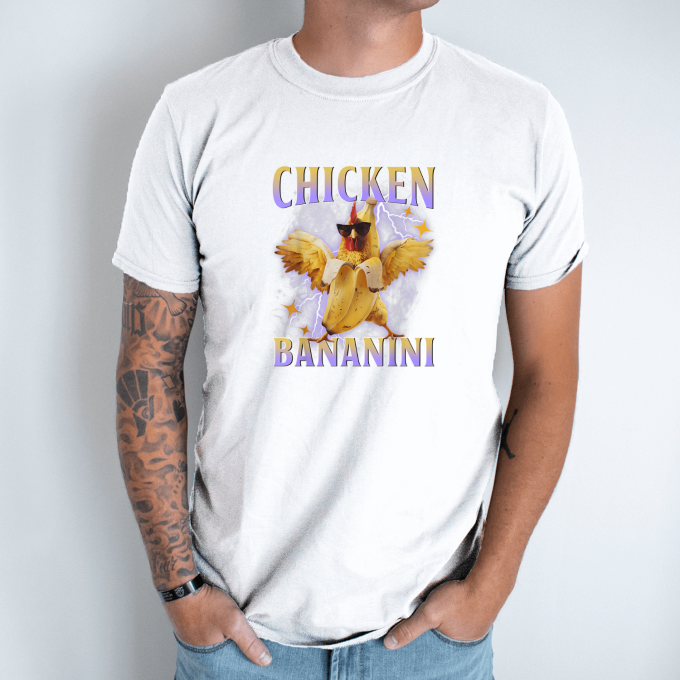 Unisex marškinėliai su spauda „Chicken Bananini“ - Image 2