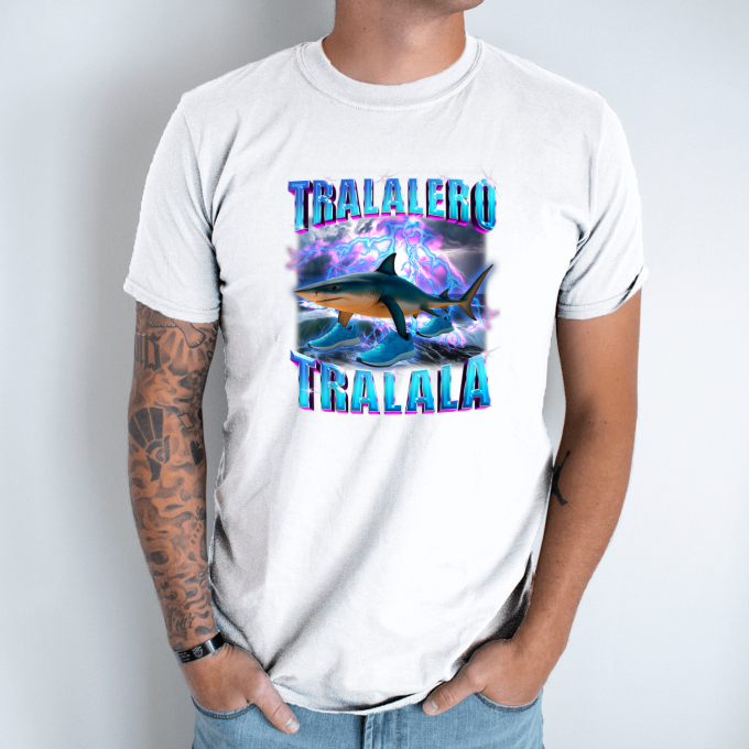 Unisex marškinėliai su spauda „Tralalero Tralala žaibas“ - Image 2