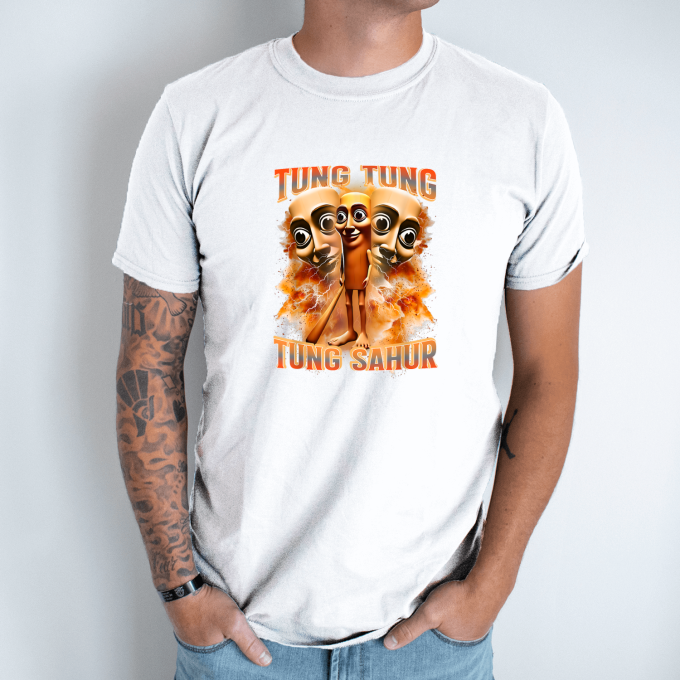 Unisex marškinėliai su spauda „Tung Tung Tung Sahur Ugnies vizija“ - Image 2