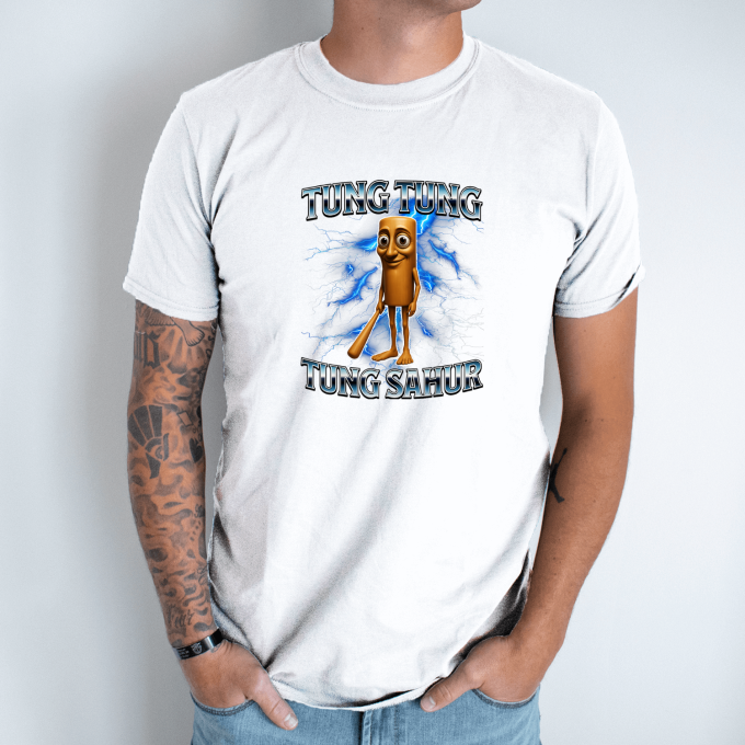 Unisex marškinėliai su spauda „Tung Tung Tung Sahur žaibinis“ - Image 2