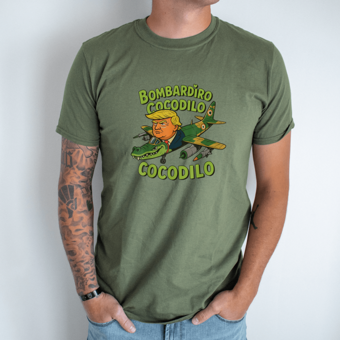 Unisex marškinėliai su spauda „Bombardino cocodilo“ - Image 2
