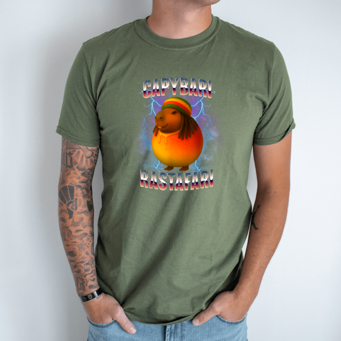 Unisex marškinėliai su spauda „Capybari Rastafari“ - Image 3