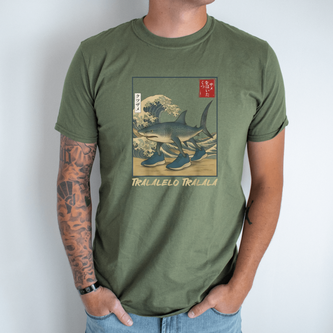 Unisex marškinėliai su spauda „Tralalelo Tralala Japonija“ - Image 2