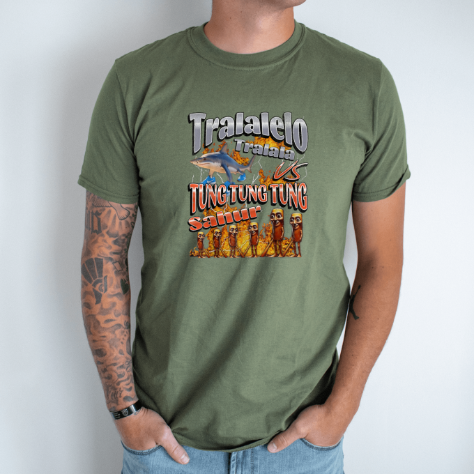 Unisex marškinėliai su spauda „Tralalelo VS Tung Sahur“ - Image 3