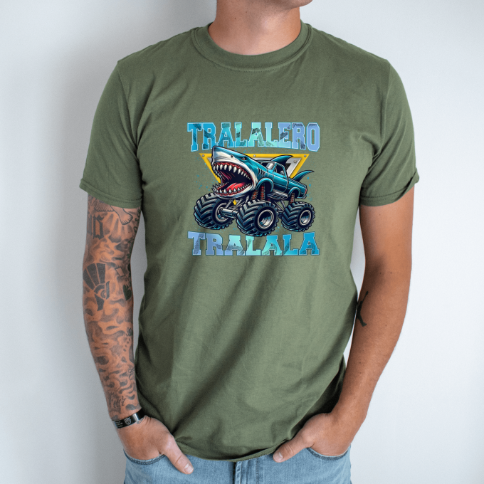 Unisex marškinėliai su spauda „Tralalero Tralala monstras“ - Image 2