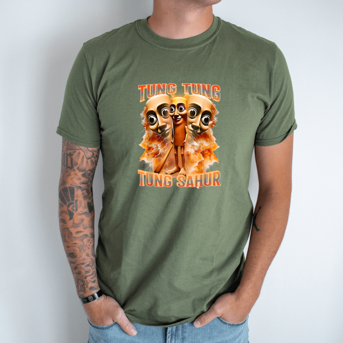 Unisex marškinėliai su spauda „Tung Tung Tung Sahur Ugnies vizija“ - Image 3