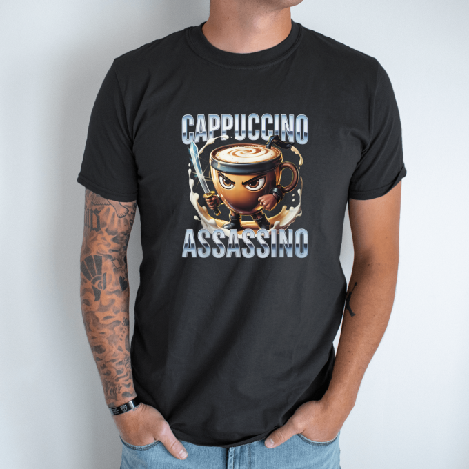Unisex marškinėliai su spauda „Cappuccino Assassino Tikras Latte karys“ - Image 8