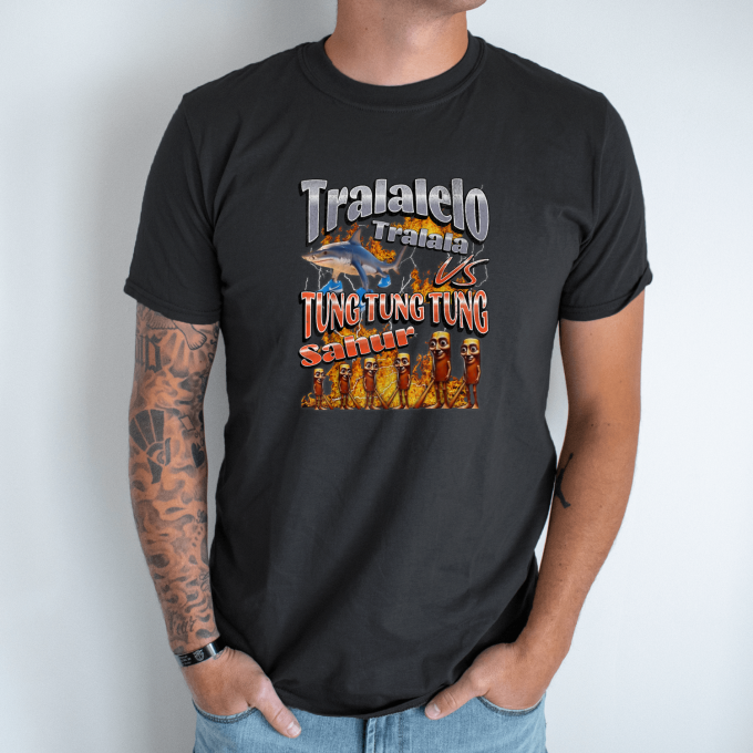 Unisex marškinėliai su spauda „Tralalelo VS Tung Sahur“ - Image 8