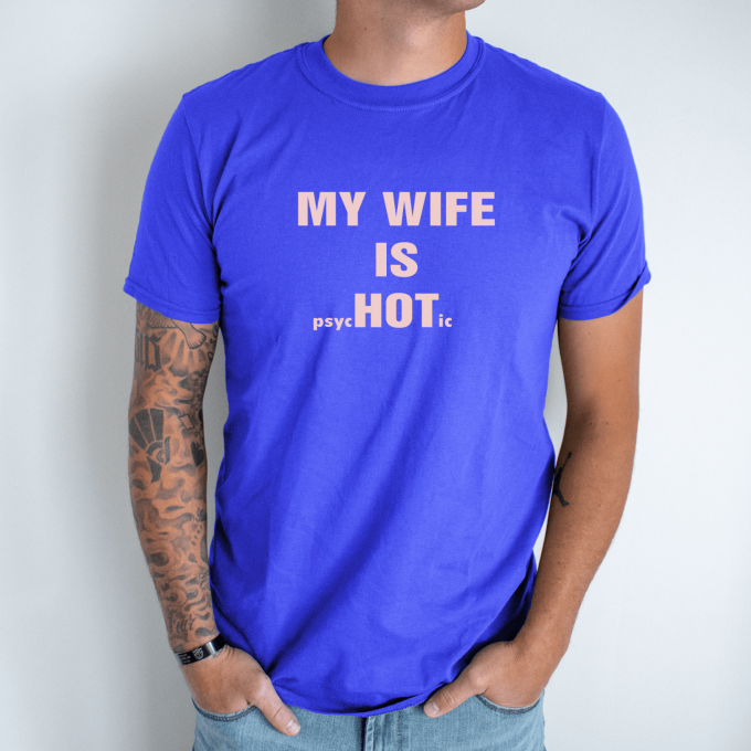 Unisex marškinėliai su spauda „My wife is psiHOTic“ - Image 6