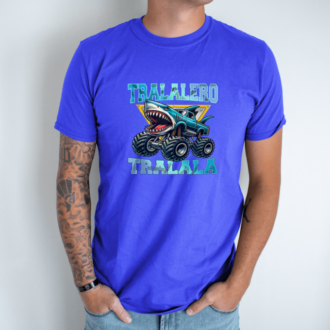 Unisex marškinėliai su spauda „Tralalero Tralala monstras“ - Image 4