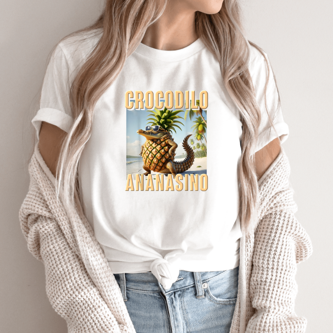 Unisex marškinėliai su spauda „Crocodilo Ananasino“ - Image 9