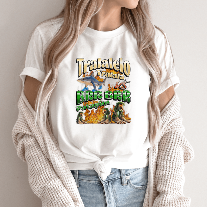 Unisex marškinėliai su spauda „Tralalelo VS Brr Patapim“ - Image 9