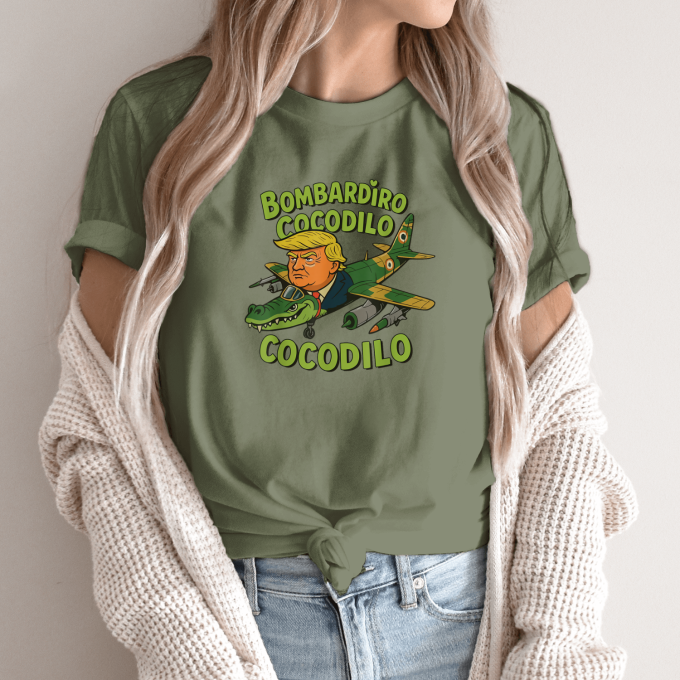 Unisex marškinėliai su spauda „Bombardino cocodilo“ - Image 10