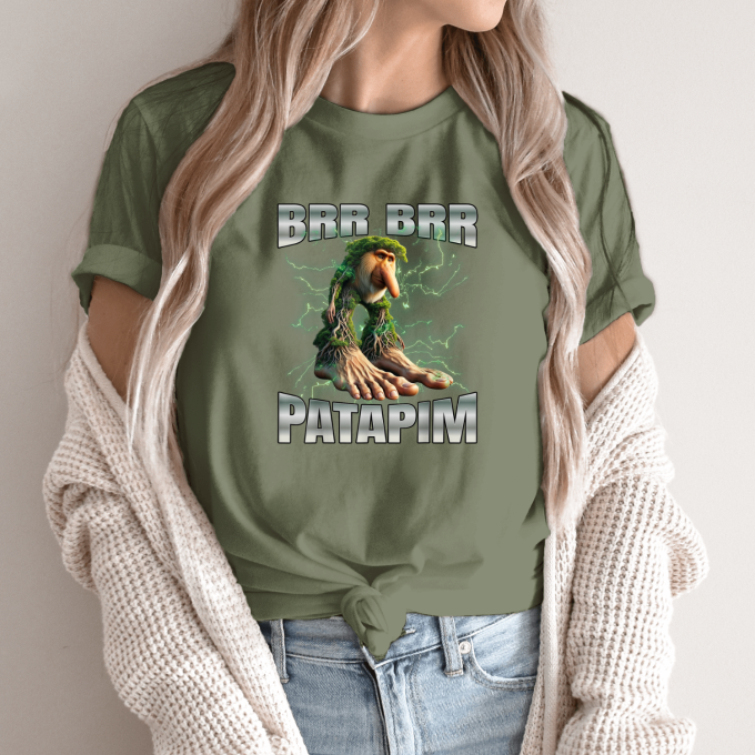 Unisex marškinėliai su spauda „Brr Brr Patapim žalias įkrovimas“ - Image 10