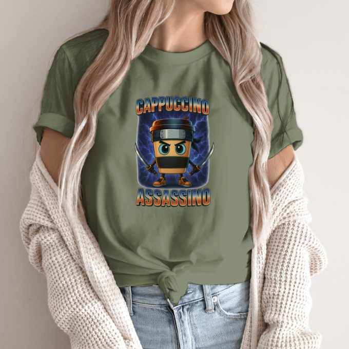 Unisex marškinėliai su spauda „Cappuccino Assassino Žaibo karys“ - Image 10