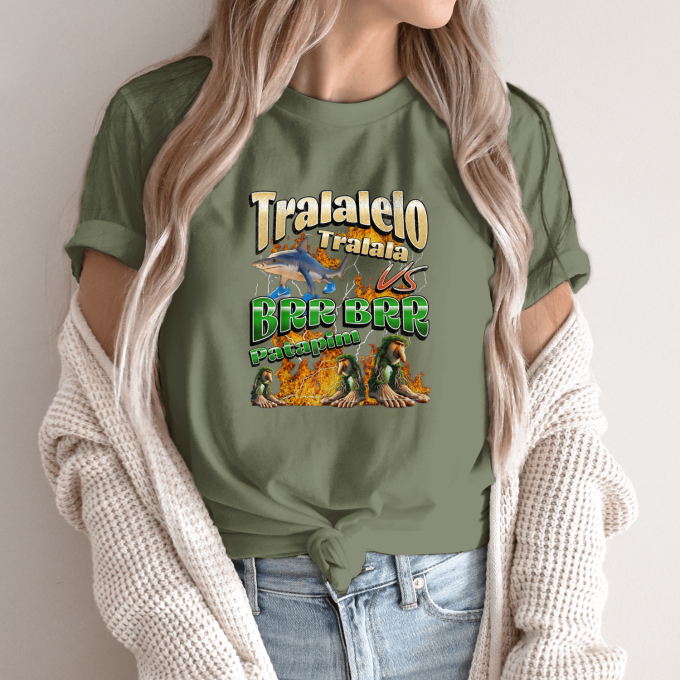 Unisex marškinėliai su spauda „Tralalelo VS Brr Patapim“ - Image 10