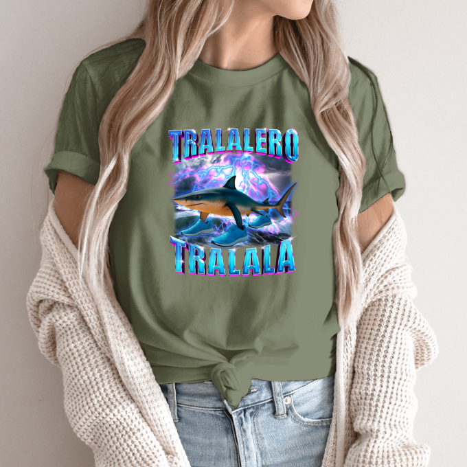 Unisex marškinėliai su spauda „Tralalero Tralala žaibas“ - Image 10
