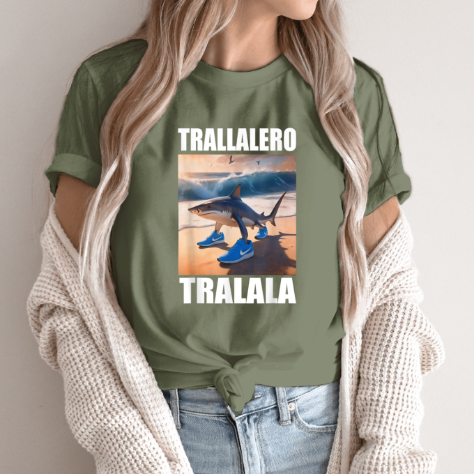 Unisex marškinėliai su spauda „Tralalero Tralala papludimys“ - Image 8