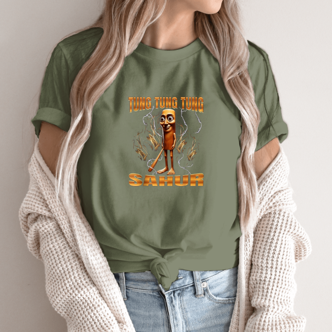 Unisex marškinėliai su spauda „Tung Tung Tung Sahur Auksinis sargas“ - Image 9