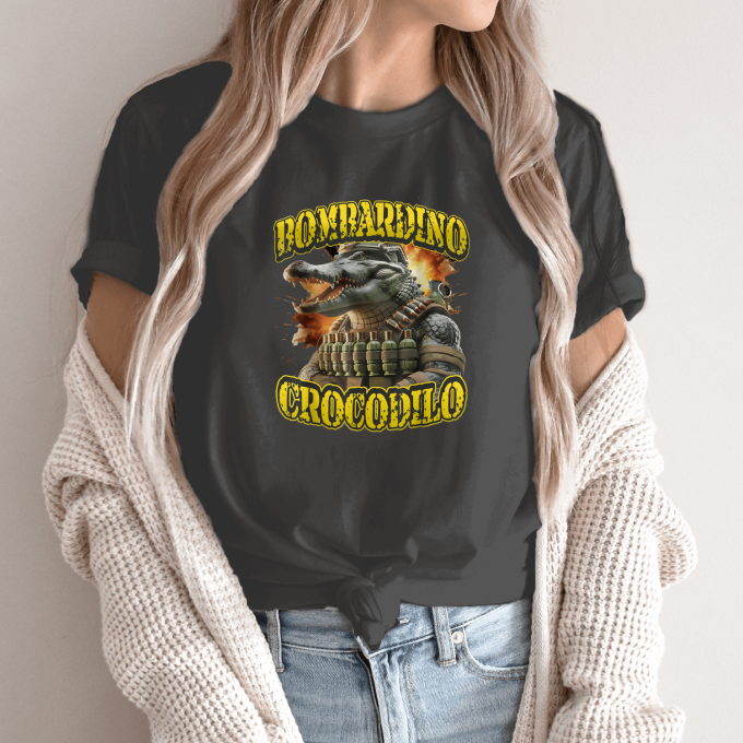 Unisex marškinėliai su spauda „Bombardino Crocodilo Granatų komandosas“ - Image 14