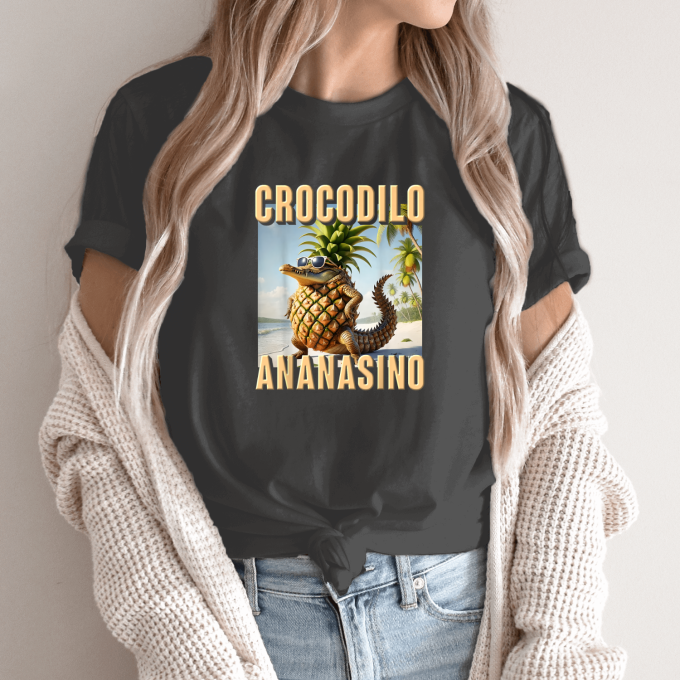 Unisex marškinėliai su spauda „Crocodilo Ananasino“ - Image 14