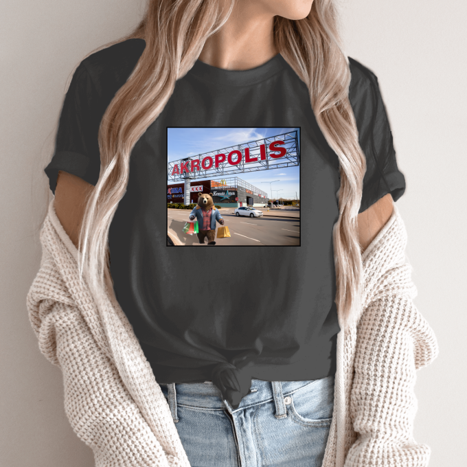 Unisex marškinėliai su spauda „Meška apsipirko Akropolyje“ - Image 14