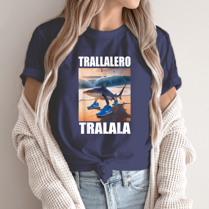 Unisex marškinėliai su spauda „Tralalero Tralala papludimys“ - Image 10